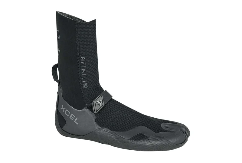 LOCATION: WETSUIT CHAUSSONS