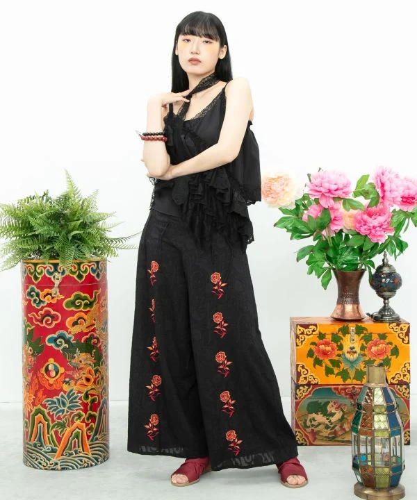 Haut asymétrique en textile superposé