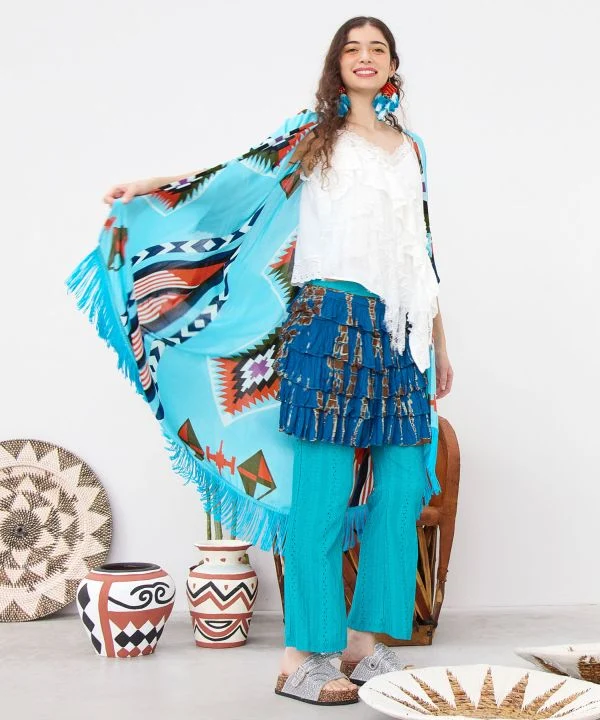 Haut asymétrique en textile superposé