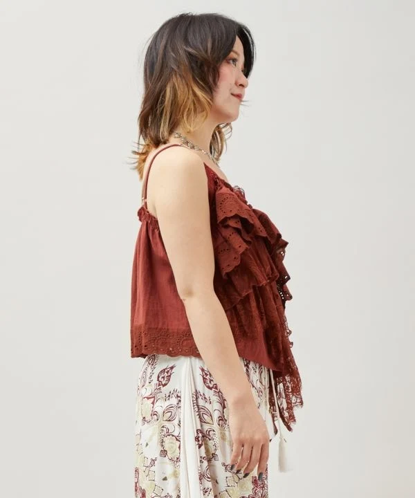 Haut asymétrique en textile superposé