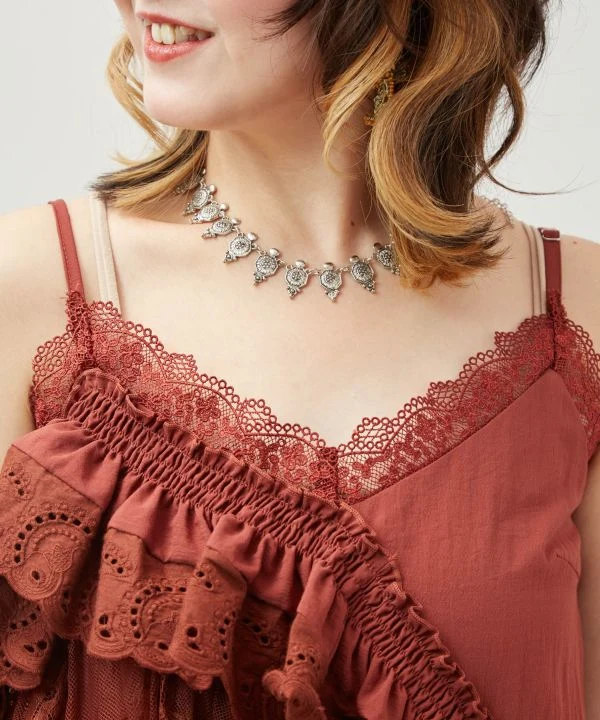 Haut asymétrique en textile superposé