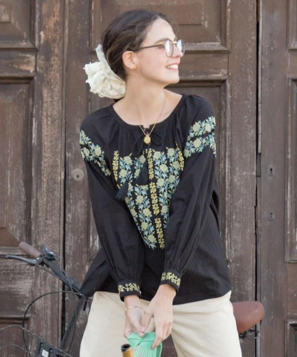 Chemise à broderie florale