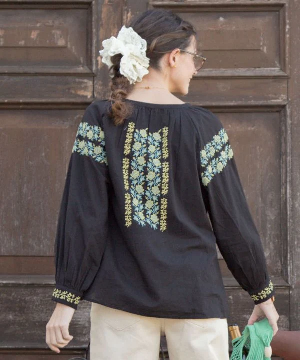 Chemise à broderie florale