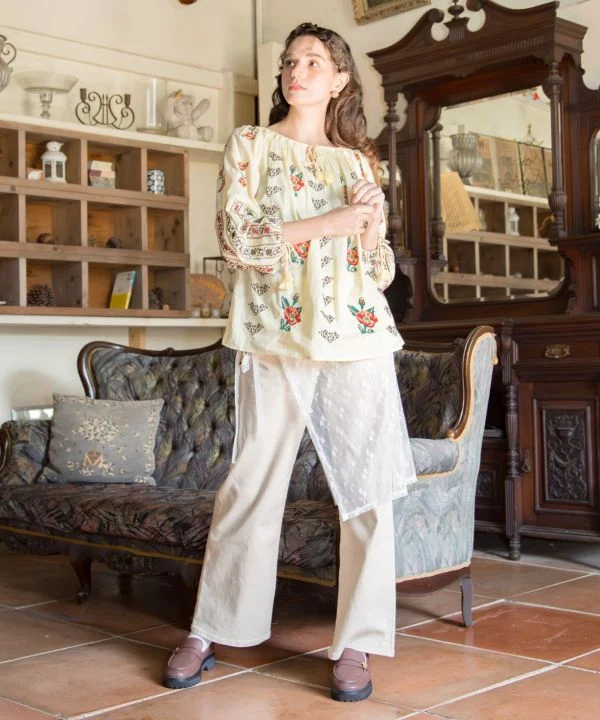 Chemise à broderie florale
