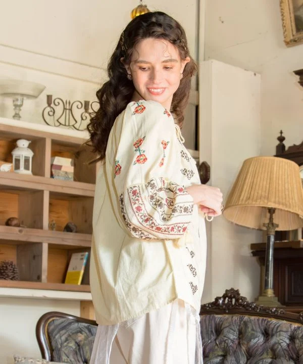 Chemise à broderie florale