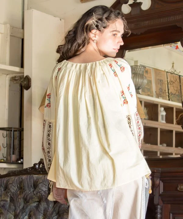 Chemise à broderie florale