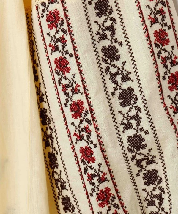 Chemise à broderie florale