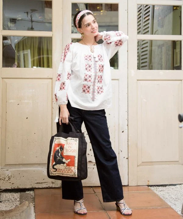Broderie géométrique Bloue