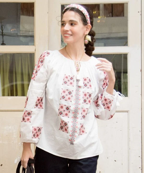 Broderie géométrique Bloue