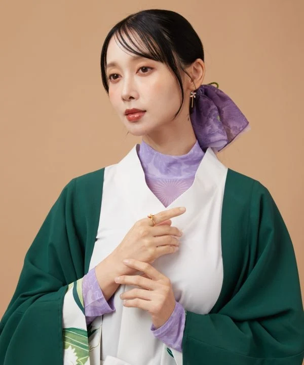 KATAUTSUSHI - Haut intérieur transparent à fleurs