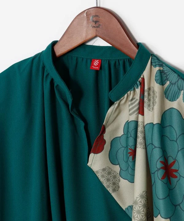 Haut superposé à motif pivoine