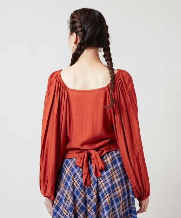 Haut fluide en satin