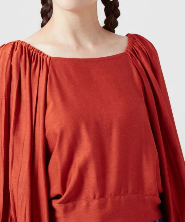 Haut fluide en satin