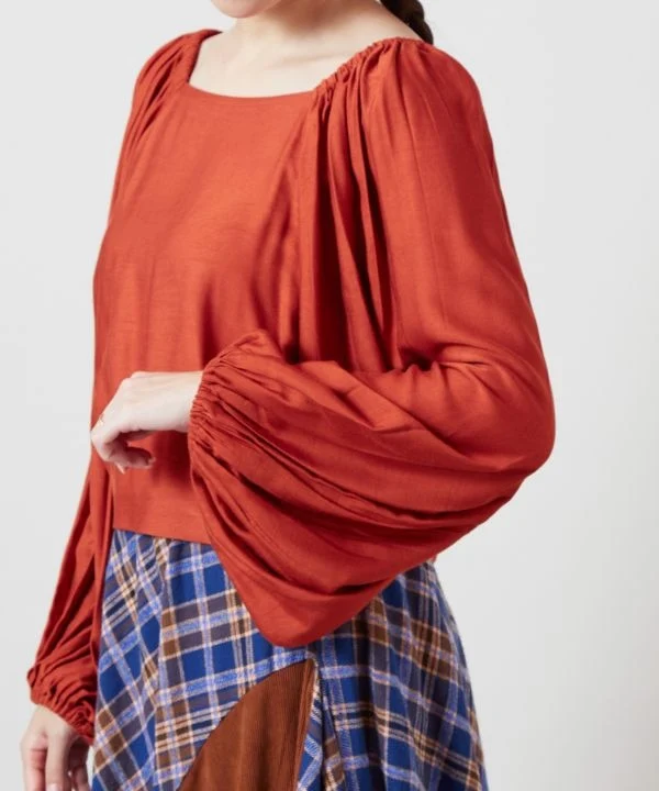 Haut fluide en satin