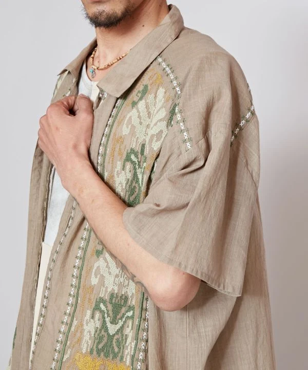 Chemise brodée pour homme
