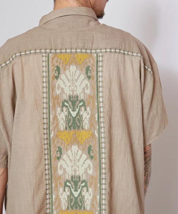Chemise brodée pour homme