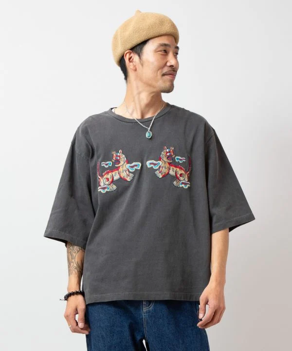 T-shirt homme brodé tigre style rétro