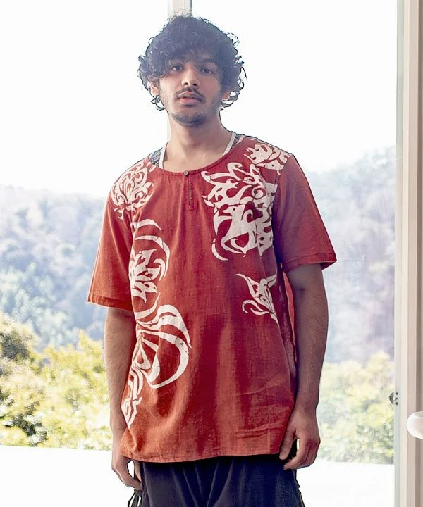 Haut unisexe à motif tribal