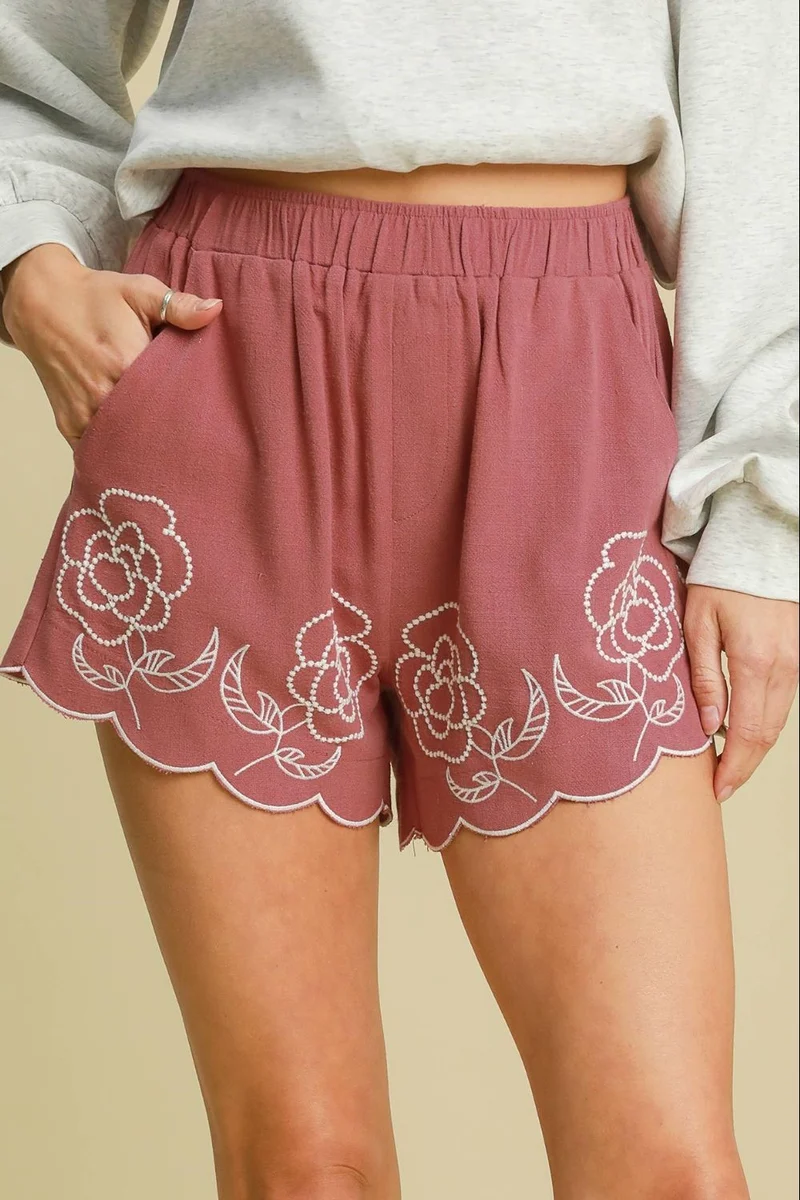 Short Umgee en lin mélangé avec détails brodés floraux, grande taille