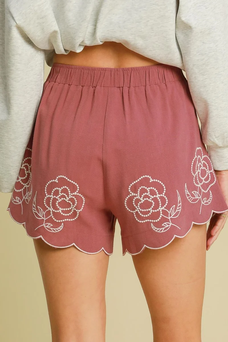 Short Umgee en lin mélangé avec détails brodés floraux, grande taille