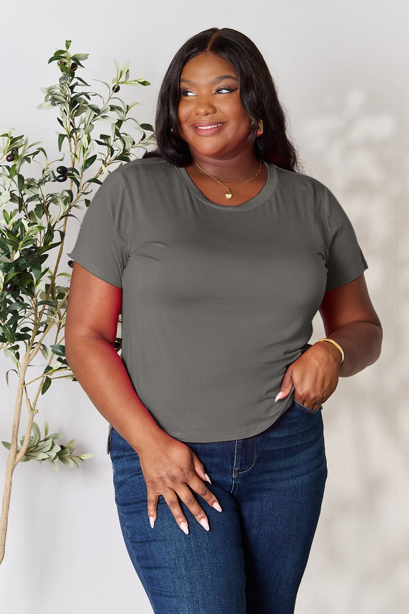 Basic Bae T-shirt à manches courtes et col rond pleine taille