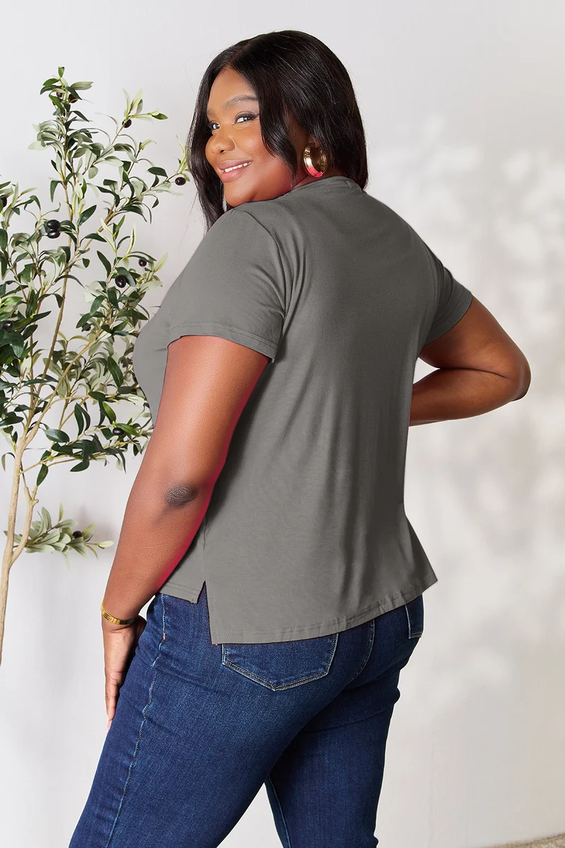 Basic Bae T-shirt à manches courtes et col rond pleine taille