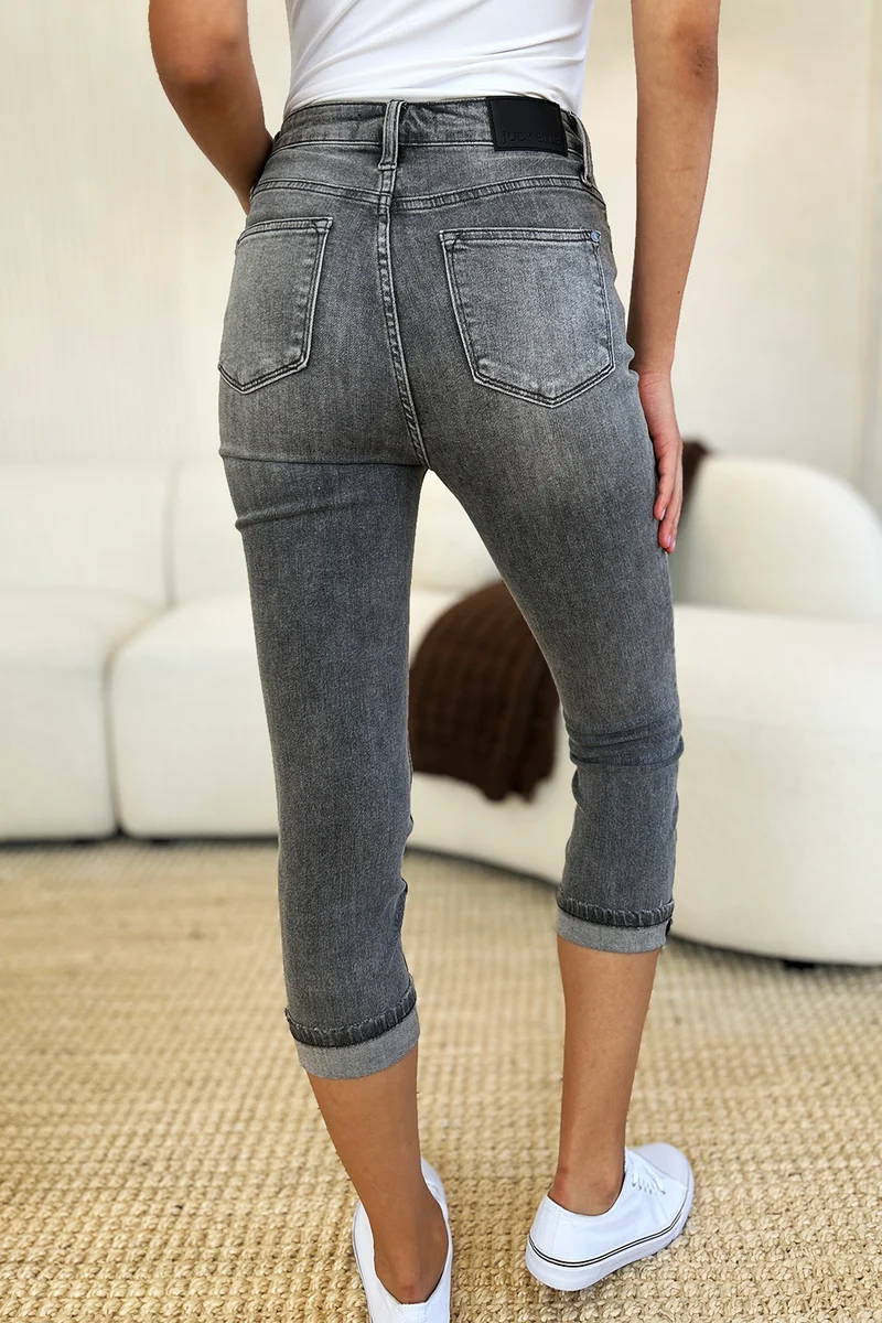 Capri taille haute à revers et braguette boutonnée Judy Blue