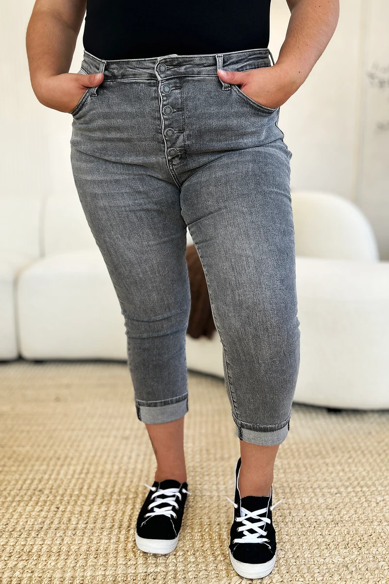 Capri taille haute à revers et braguette boutonnée Judy Blue