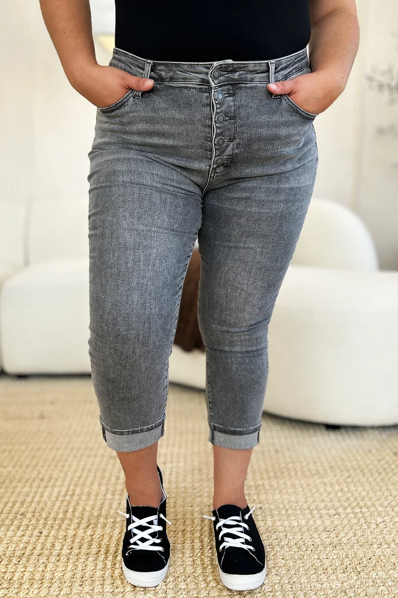 Capri taille haute à revers et braguette boutonnée Judy Blue