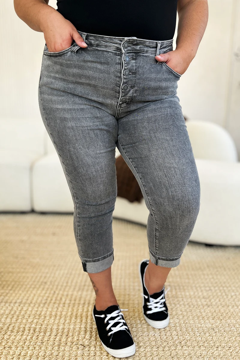 Capri taille haute à revers et braguette boutonnée Judy Blue