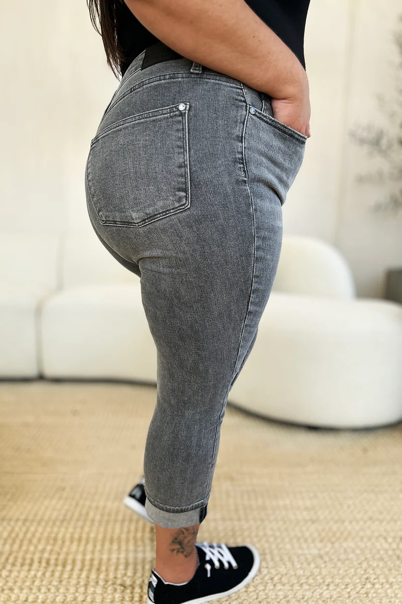 Capri taille haute à revers et braguette boutonnée Judy Blue