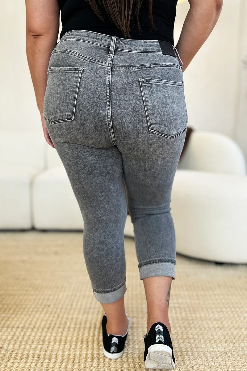 Capri taille haute à revers et braguette boutonnée Judy Blue
