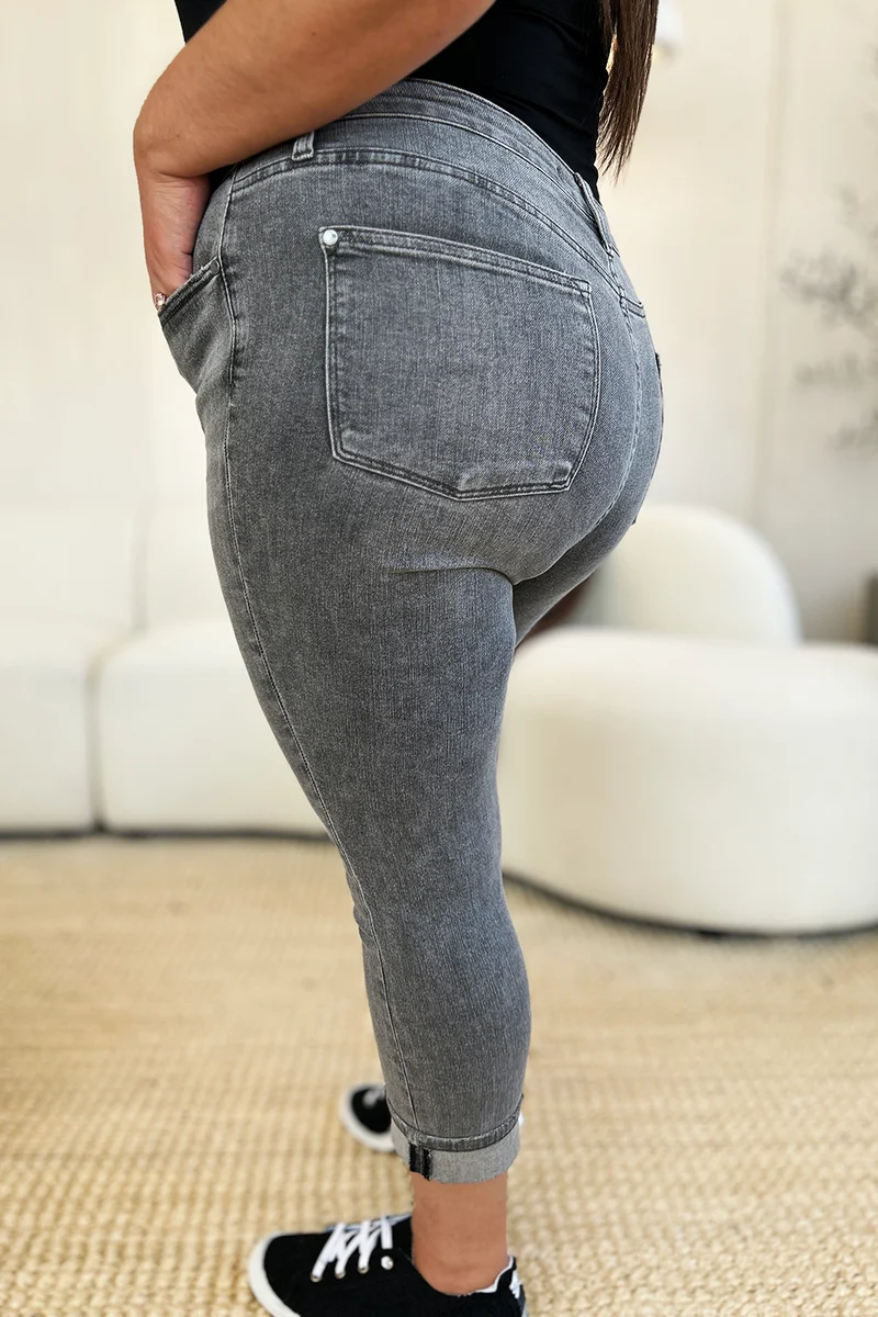 Capri taille haute à revers et braguette boutonnée Judy Blue