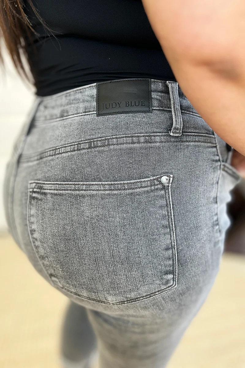 Capri taille haute à revers et braguette boutonnée Judy Blue