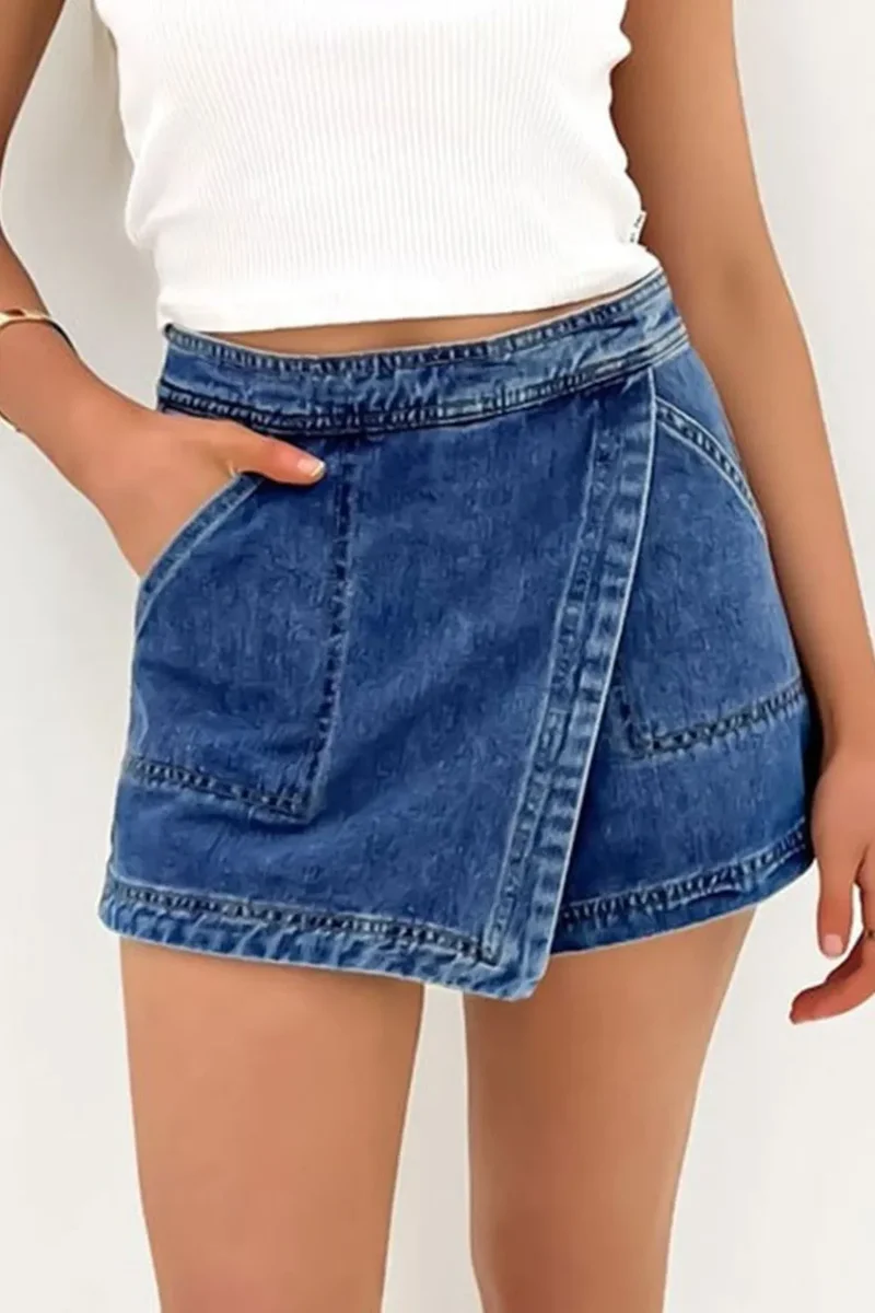 Jupe-short asymétrique en jean avec poches