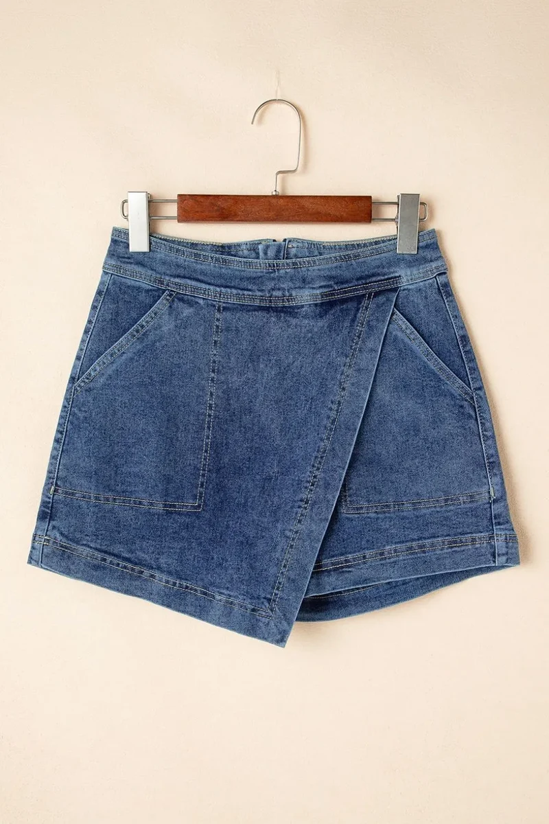 Jupe-short asymétrique en jean avec poches