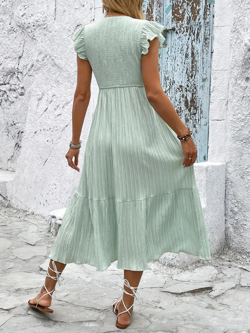 Robe à manches courtes et col en V à volants