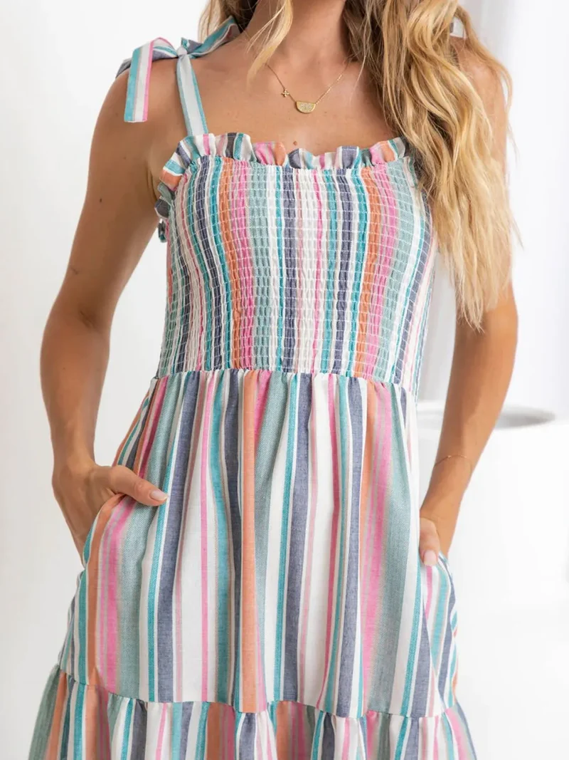 Robe caraco à rayures contrastées et col carré