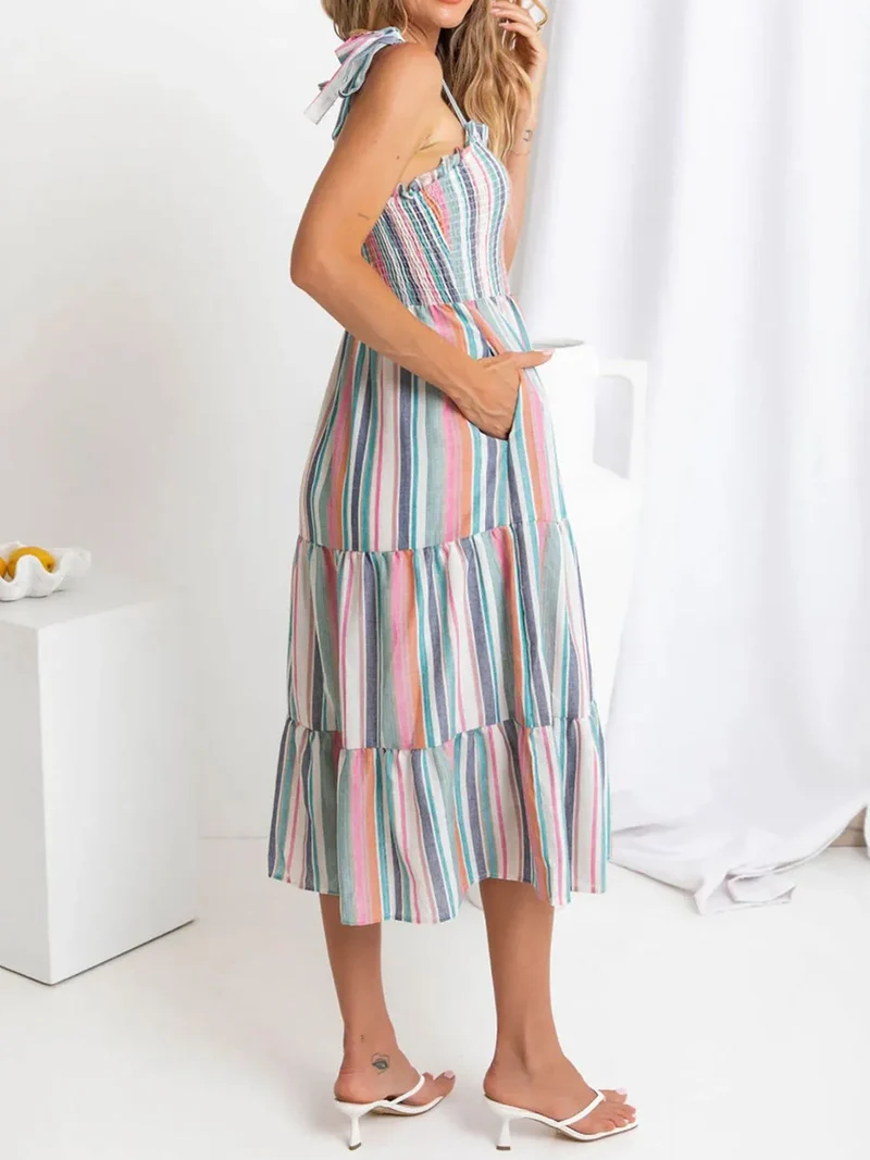 Robe caraco à rayures contrastées et col carré