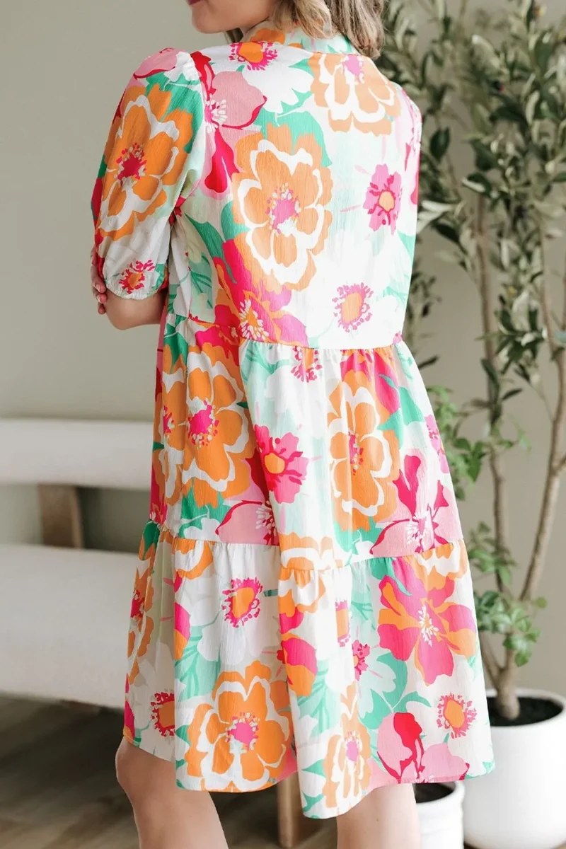 Robe babydoll boutonnée à manches bouffantes et à fleurs