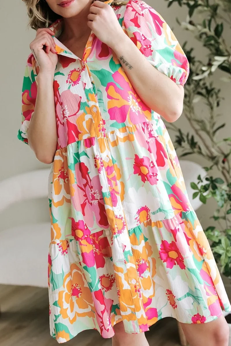 Robe babydoll boutonnée à manches bouffantes et à fleurs