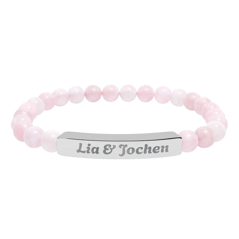 Bracelet extensible en pierre naturelle gravée — Bijou personnalisé à perles barrettes (ex. : « Lia et Jochen »)