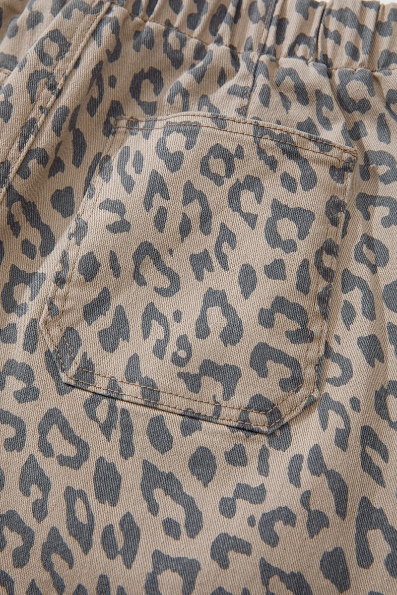 Jean à jambe large avec cordon de serrage à la taille et poches à imprimé léopard