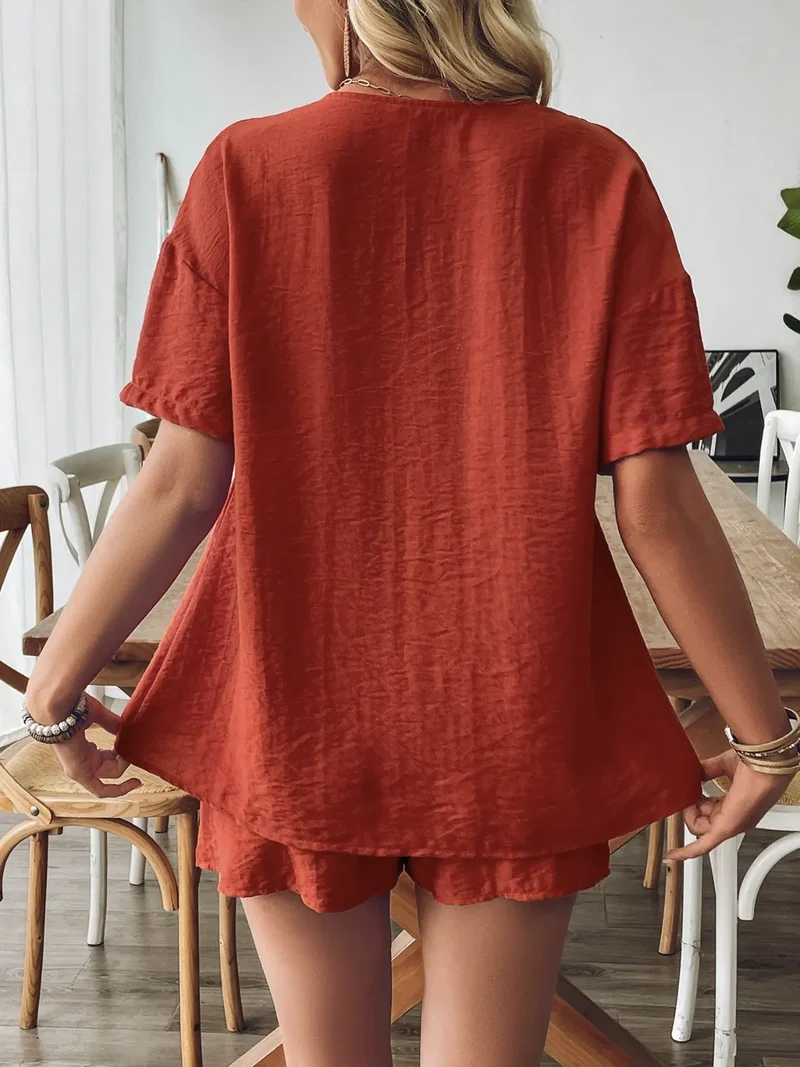 Ensemble haut à manches courtes et short noué sur le devant