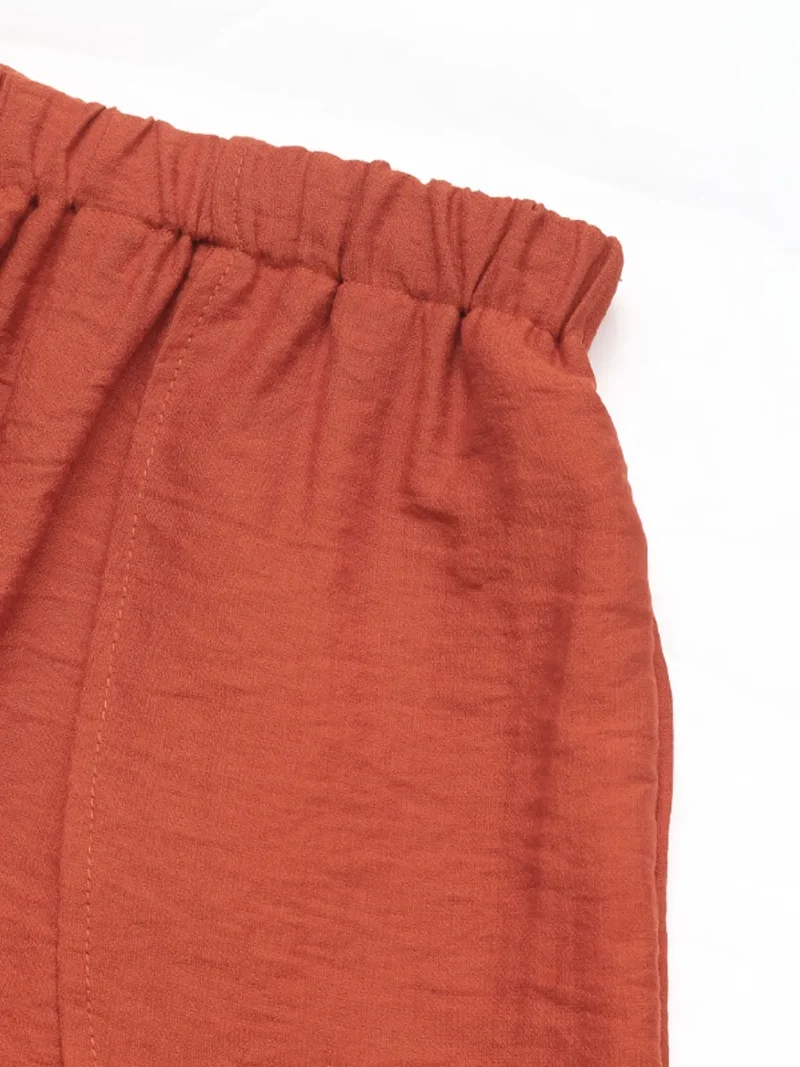 Ensemble haut à manches courtes et short noué sur le devant