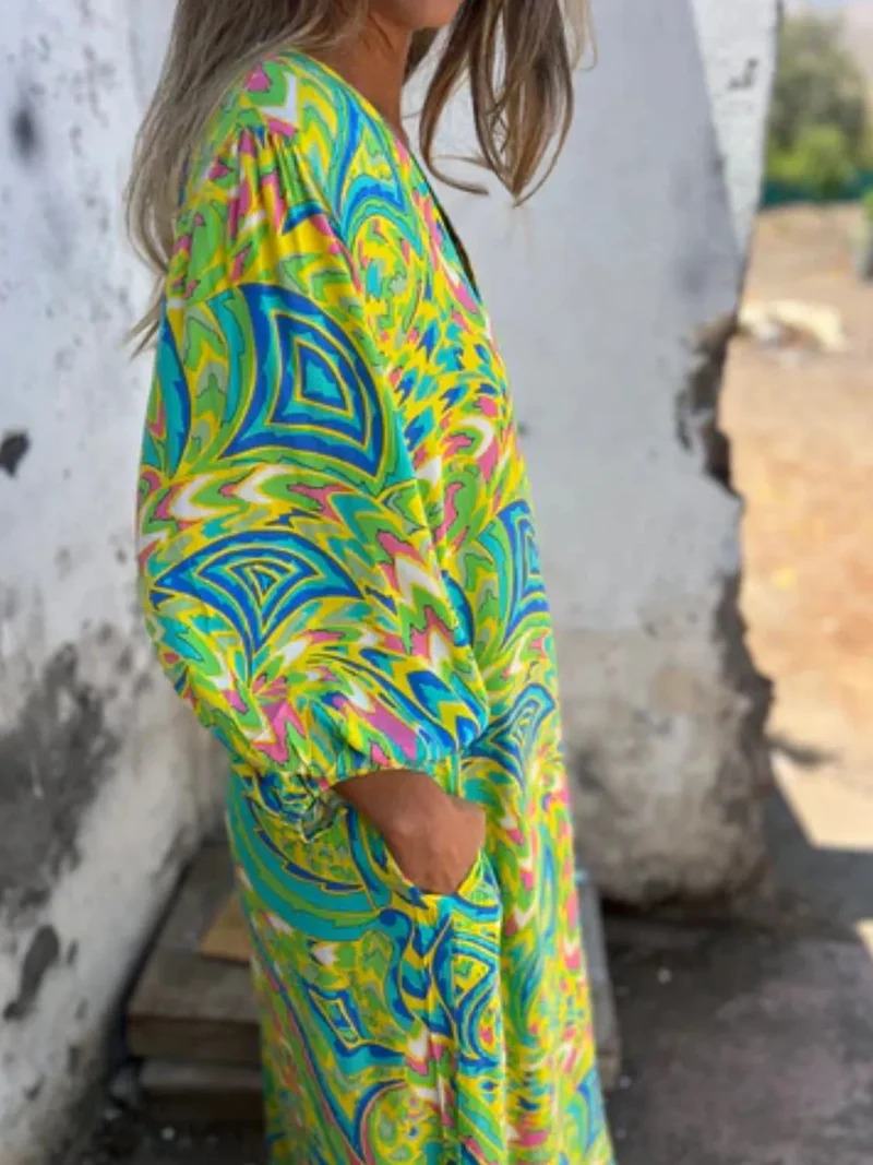 Robe imprimée à col en V et poches, grande taille