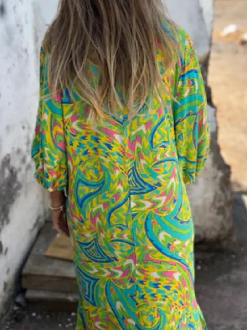 Robe imprimée à col en V et poches, grande taille