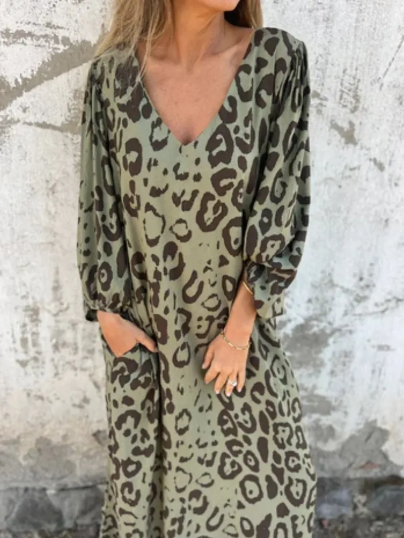 Robe imprimée à col en V et poches, grande taille