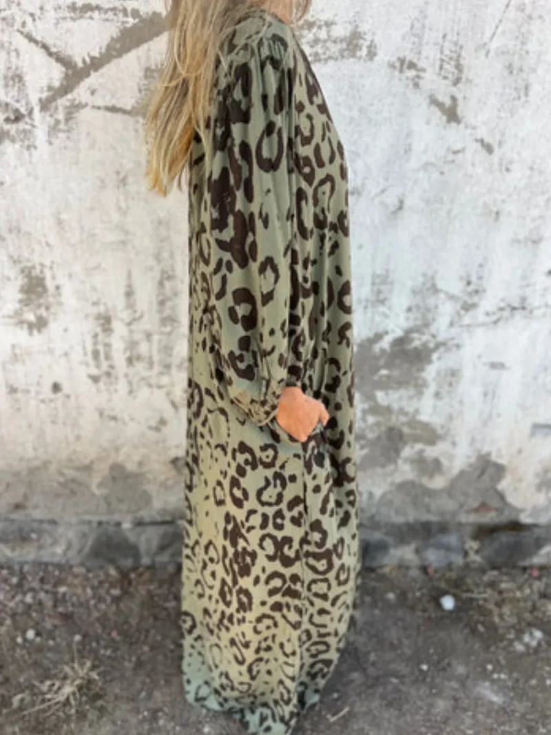 Robe imprimée à col en V et poches, grande taille