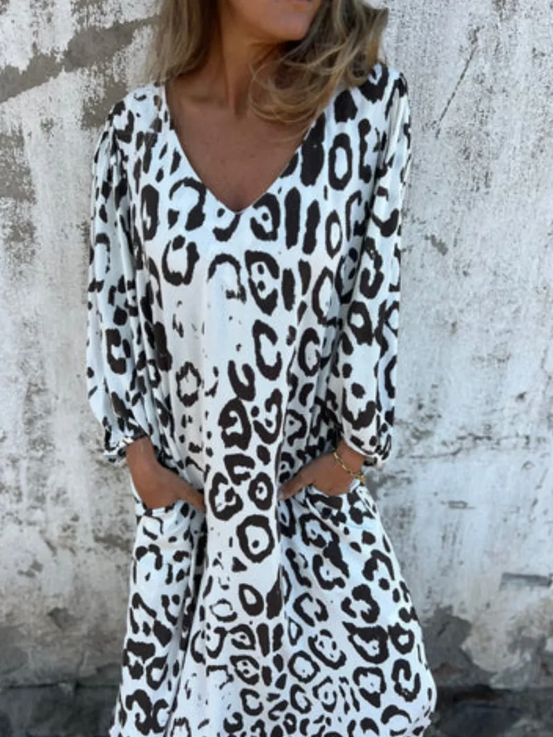 Robe imprimée à col en V et poches, grande taille